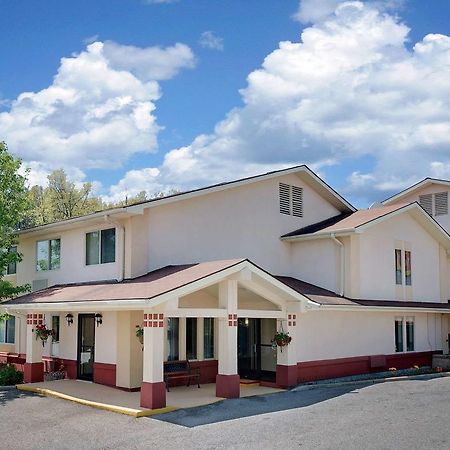 Super 8 By Wyndham Newburgh/West Point Stewart Intl Airport Motel Buitenkant foto