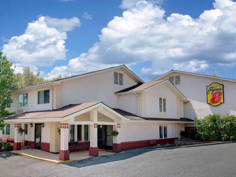 Super 8 By Wyndham Newburgh/West Point Stewart Intl Airport Motel Buitenkant foto