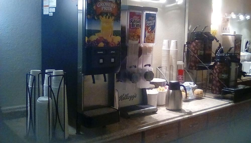 Super 8 By Wyndham Newburgh/West Point Stewart Intl Airport Motel Buitenkant foto