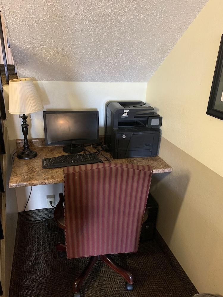 Super 8 By Wyndham Newburgh/West Point Stewart Intl Airport Motel Buitenkant foto
