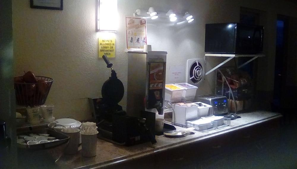 Super 8 By Wyndham Newburgh/West Point Stewart Intl Airport Motel Buitenkant foto