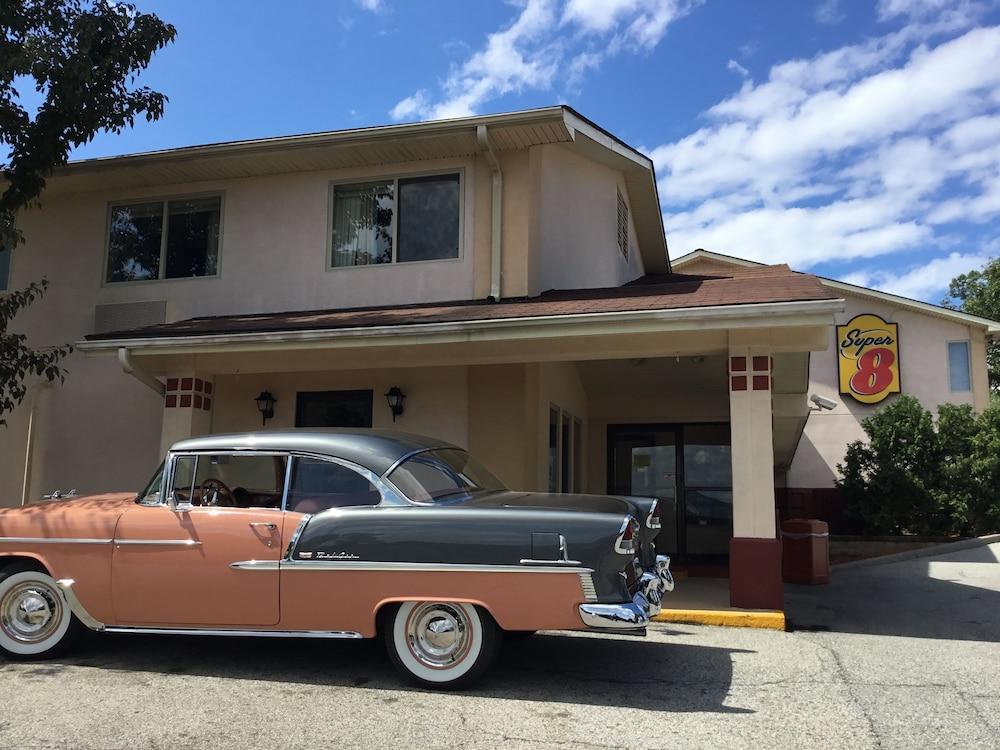 Super 8 By Wyndham Newburgh/West Point Stewart Intl Airport Motel Buitenkant foto