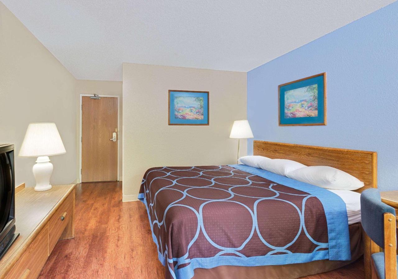 Super 8 By Wyndham Newburgh/West Point Stewart Intl Airport Motel Buitenkant foto
