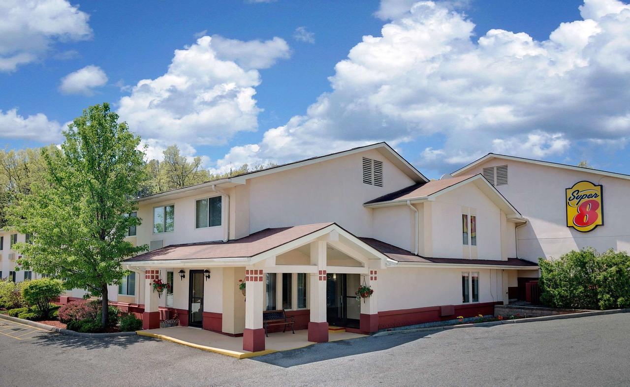 Super 8 By Wyndham Newburgh/West Point Stewart Intl Airport Motel Buitenkant foto
