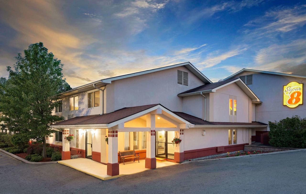Super 8 By Wyndham Newburgh/West Point Stewart Intl Airport Motel Buitenkant foto