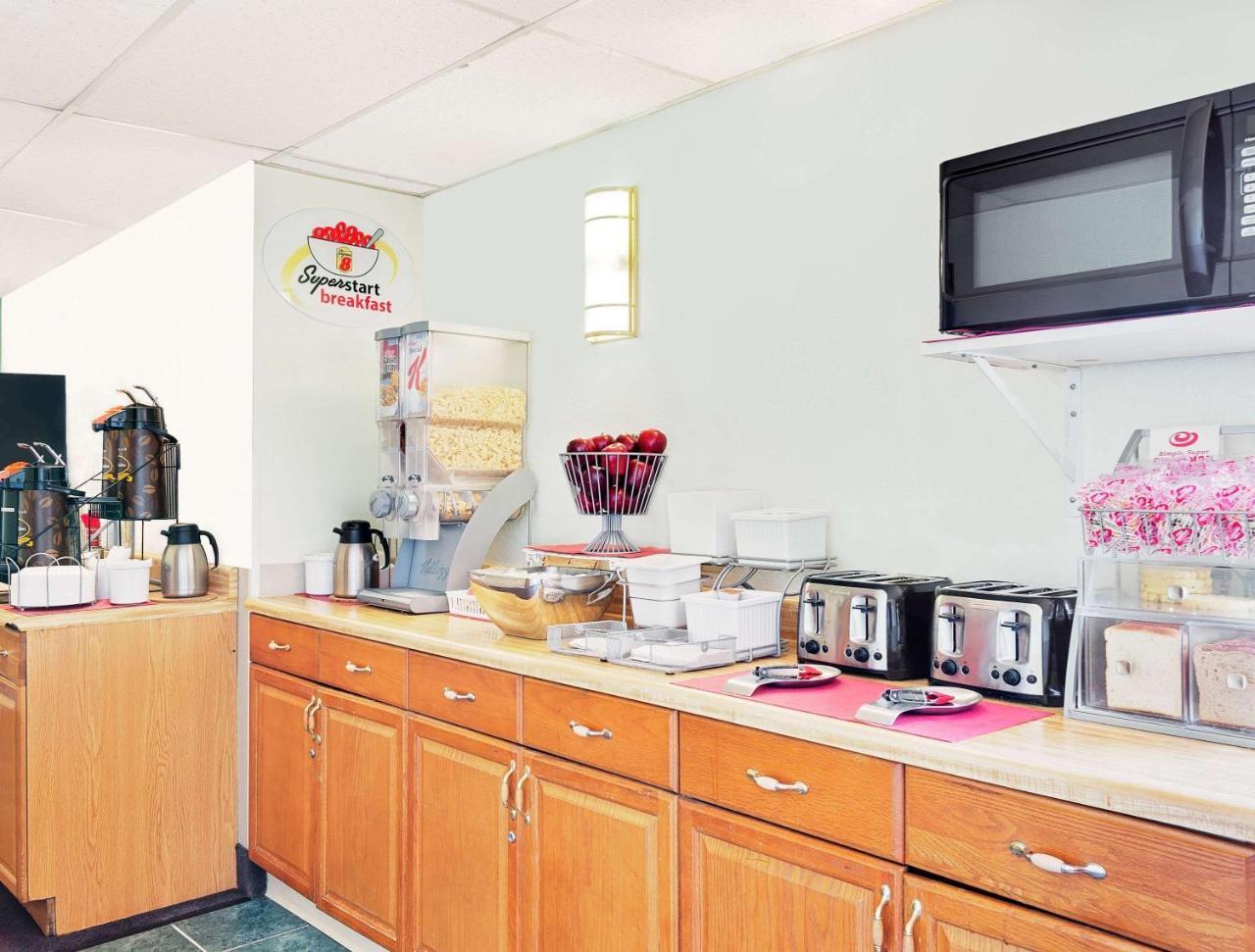 Super 8 By Wyndham Newburgh/West Point Stewart Intl Airport Motel Buitenkant foto